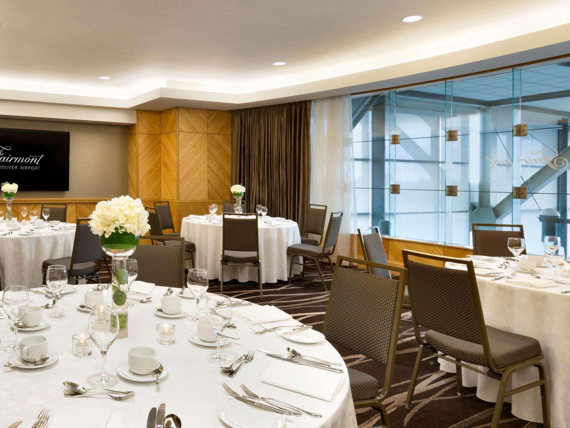 แฟร์มอนต์ แวนคูเวอร์ แอร์พอร์ต อิน-เทอร์มินอล โฮเต็ล Hotel ริชมอนด์ ภายนอก รูปภาพ The Crown Palladium