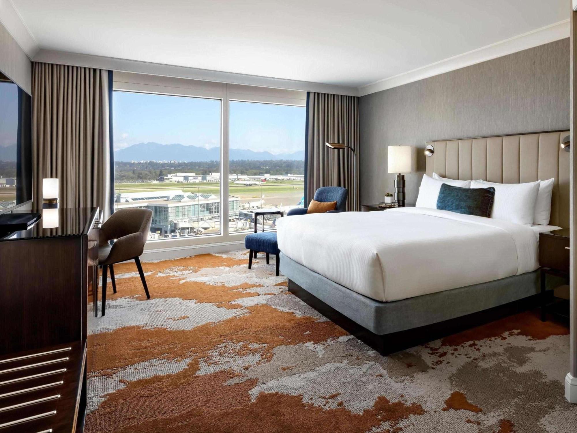 แฟร์มอนต์ แวนคูเวอร์ แอร์พอร์ต อิน-เทอร์มินอล โฮเต็ล Hotel ริชมอนด์ ภายนอก รูปภาพ A guest room at the hotel